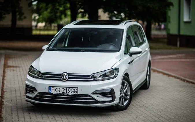 Volkswagen Touran cena 103900 przebieg: 135406, rok produkcji 2017 z Kostrzyn nad Odrą małe 562